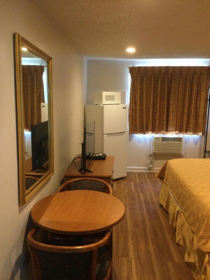 Americas Express Inn Rocky Mount Exterior photo