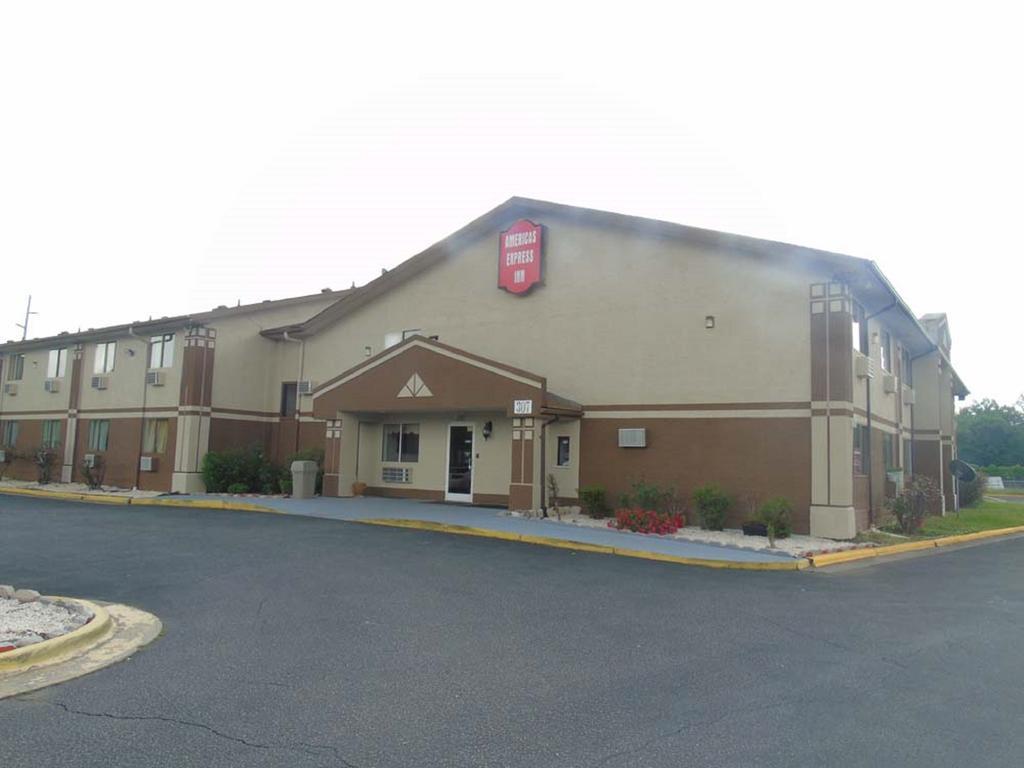 Americas Express Inn Rocky Mount Exterior photo